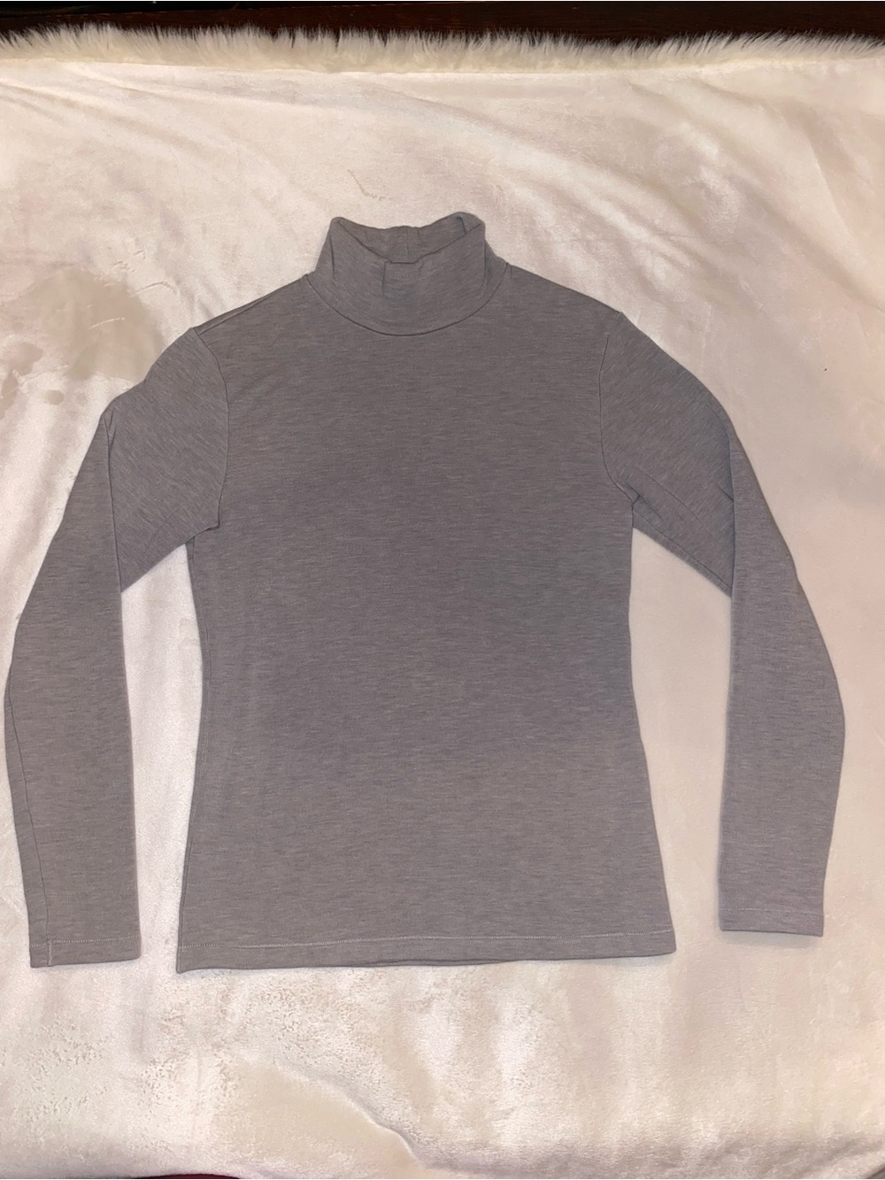 Uniqulo Size Small Gray Turtleneck Long-Sleeve Top